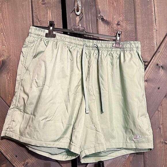 Nike Men Shorts - Picture 1 of 4